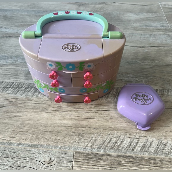 Vintage 90’s Polly Pocket Bluebird Pullout
Playhouse Jewelry Box Lot - Picture 2 of 15